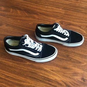 🌀EUC Black Vans size 8🌀